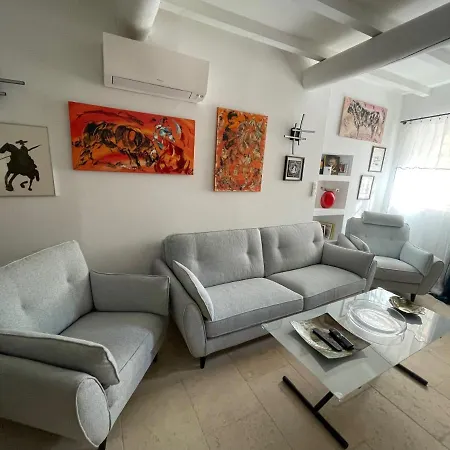 La Petite Terrasse Pres Des Arenes Arles
