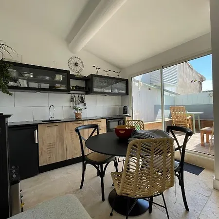 La Petite Terrasse Pres Des Arenes Arles